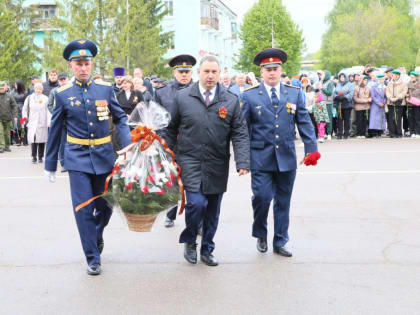 Церемония возложения цветов