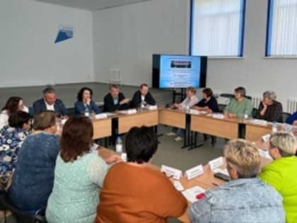 Татьяна Ерохина провела выездное совещание комитета по государственному строительству и местному самоуправлению в Вольском районе