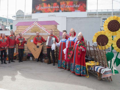 Энгельс отмечает городские именины