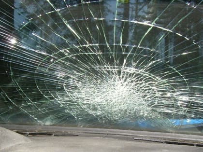 Под Саратовом водитель "Логана" въехал в столб и погиб