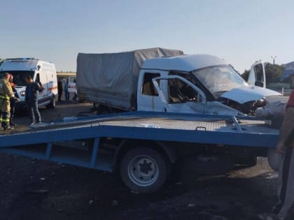 На СКАД столкнулись эвакуатор и грузовая "Газель". Есть пострадавшие