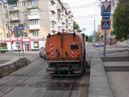 Коммунальными службами в круглосуточном режиме проводятся мероприятия по уборке города