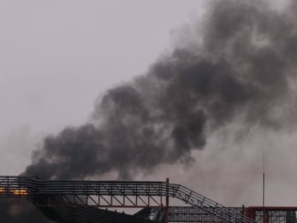 В Энгельсе четвёртый день тушат пожар после удара БПЛА. Комментарий минздрава