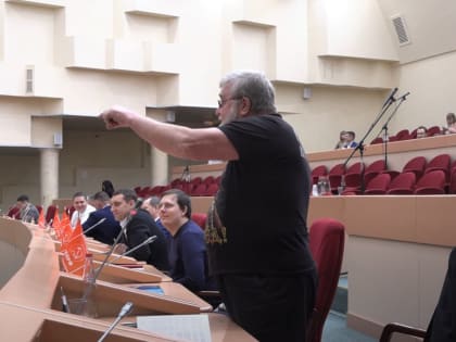 Скандал на заседании Саратовской облдумы: депутат от партии «Родина» публично оскорбил депутатов-коммунистов