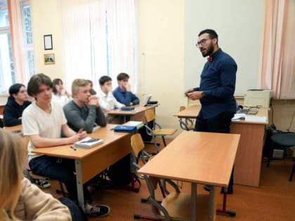 Более 60% учителей рассказали о неоплачиваемых переработках