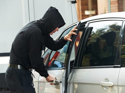 Саратовец получил срок за кражу и угон автомобиля у отца бывшей девушки