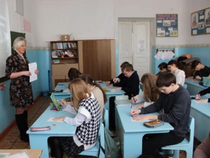 Специалисты комплексного центра социального обслуживания населения  Петровского района провели мероприятие в рамках «Недели памяти жертв Холокоста»