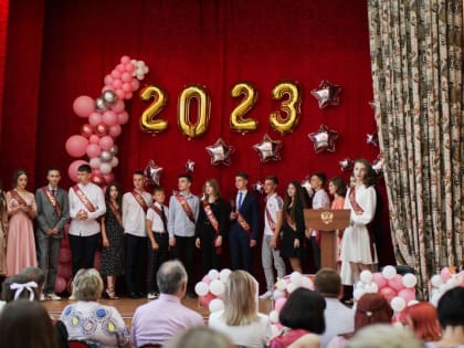 У девятиклассников прошли выпускные вечера