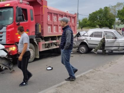 В массовом ДТП на Политехнической пострадали три человека