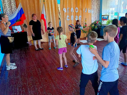 В Любимовской библиотеке провелаи познавательно-игровую программу "Август Спасами богат".