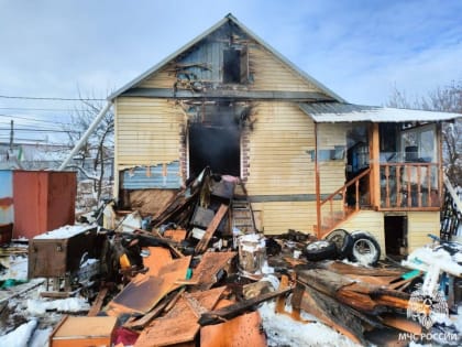 Пожар в частном доме в Саратове