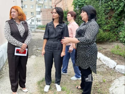 Татьяна Ерохина обсудила с коллективом вольской ДШИ предстоящий ремонт здания