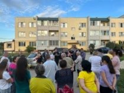Прошла очередная встреча исполняющего обязанности главы Администрации Волжского района с жителями микрорайона «Цветочный»