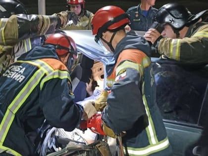 На трассе в Саратове столкнулись "Дэу" и "Рено". Два человека госпитализированы