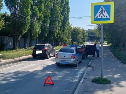 В Ленинском районе иномарка сбила женщину и маленького мальчика