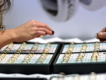 В Ульяновске безработный саратовец с кирпичом обокрал ювелирный магазин