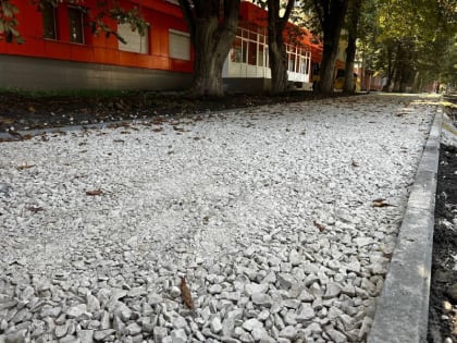 Продолжается ремонт тротуаров по ул. Бахметьевская