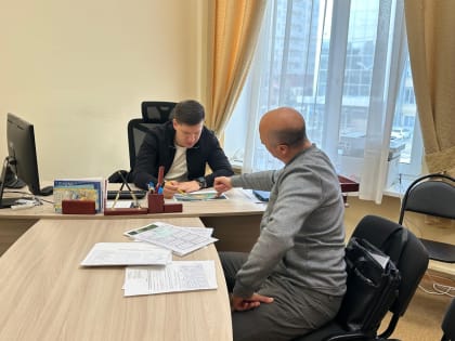 Александр Бондаренко обсудил с саратовцем участие в конкурсе по реализации инициативных проектов