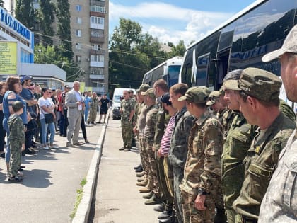 Ещё несколько десятков саратовских военнослужащих отправились выполнять боевые задачи