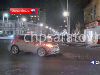 В центре Саратова водитель иномарки сбил девушку