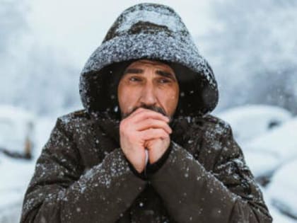 Роспотребнадзор: растирать обмороженную кожу снегом опасно!
