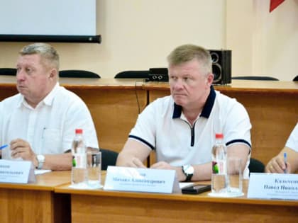 Михаил Исаев в Пугачеве встретился с представителями Всероссийского общества слепых