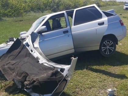 На саратовской трассе "двенадцатая" въехала в фуру. Несколько человек в больнице