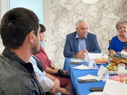 Председатели комитетов регпарламента посетили предприятия и организации Озинского района