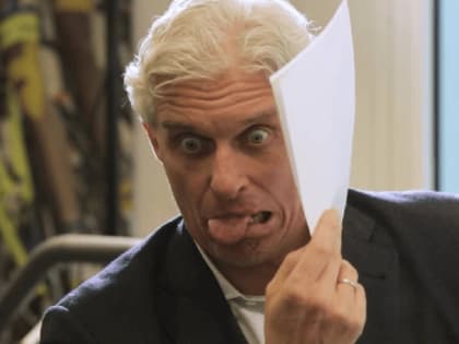 С верой в материальное: саратовец захотел сменить фамилию на Тиньков