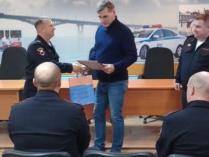 Закрыл пострадавшую своей машиной. Житель Саратова получил благодарность Госавтоинспекции