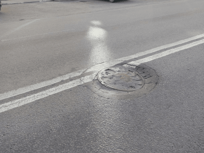 Ресурсоснабжающими организациями в установленные комитетом муниципального контроля сроки смотровые и дождеприемные колодцы приведены в нормативное состояние