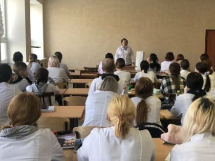 Cпециалисты центра занятости населения по Балаковскому району провели профориентационное мероприятие со студентами Балаковского медицинского колледжа