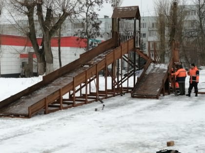Установлена главная горка Светлого