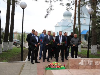 Парламентарии почтили память земляков, погибших на полях сражений