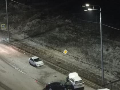 "Жесткое ДТП" в Саратове с участием пяти автомобилей обошлось без пострадавших