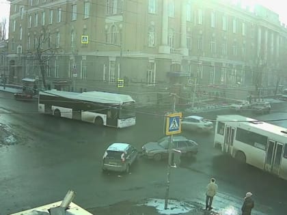 В центре Саратова из-за ДТП встали троллейбусы трех маршрутов