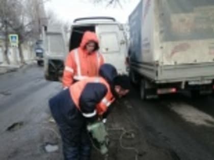 В Кировском районе продолжаются мероприятия по текущему ремонту асфальтобетонного покрытия