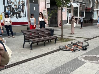 На проспекте Столыпина велосипедист сбил 8-летнюю девочку