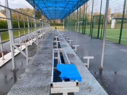 В городском парке Вольска неизвестные разгромили трибуны