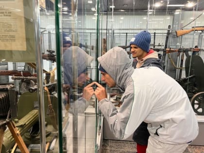 Участники II Евразийского кубка по прыжкам в воду прогулялись по Парку Победы