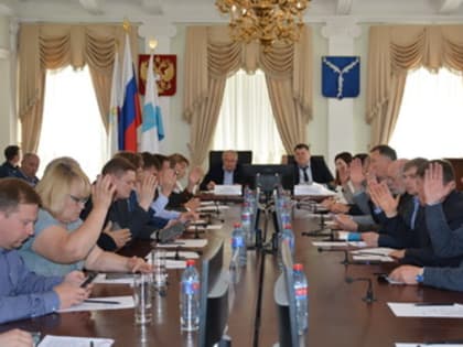 Депутаты заслушали отчеты комитета по жилищно-коммунальному хозяйству и подведомственных ему учреждений