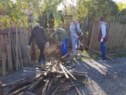 Жительнице Ленинского района помогли демонтировать сгоревшую постройку