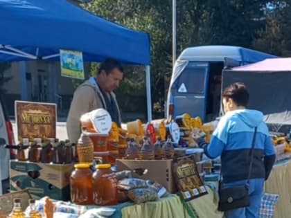 Сегодня на центральной площади р.п. Степное состоялась  ярмарка выходного дня