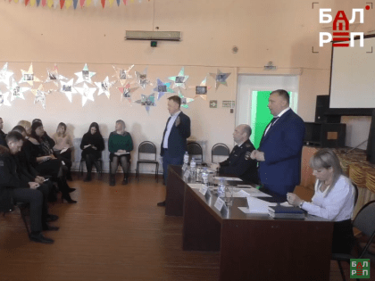 Встреча главы БМР с жителями Красного Яра: в будни средь бела дня