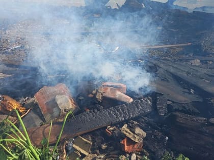На пепелище дома в Саратовской области найдены три трупа