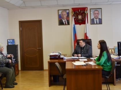 Сегодня глава Ртищевского района Александр Жуковский провел прием граждан по личным вопросам