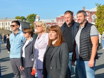 Председатель Саратовской городской Думы Сергей Овсянников, депутаты и работники аппарата Думы приняли участие в торжественном мероприятии, посвященном празднованию Дня воссоединени