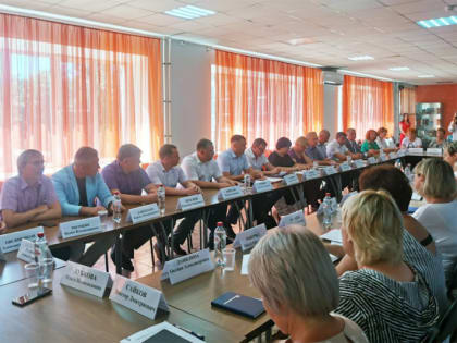 Парламентарии призвали ужесточить контроль за качеством проводимых профосмотров и выдачей медсправок