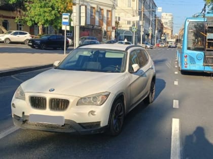 Утром на Московской BMW сбил женщину