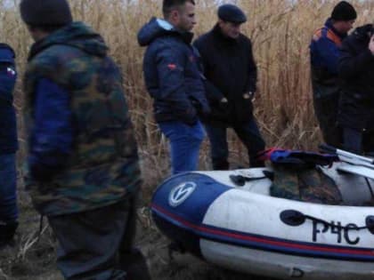 Водолазы нашли тело утонувшего с телефоном в руке рыбака